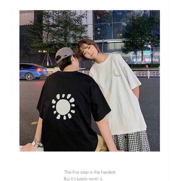 Áo Thun Cặp Đôi HappyFamily - Áo Phông Tay Lỡ Mặt Trời Mặt -Trăng Đáng Yêu Chất Cotton 100 Cao Cấp Màu Trắng Đen